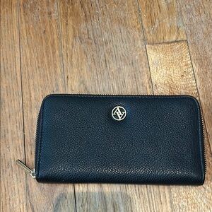 Adrienne Vittadini Black Wallet‎